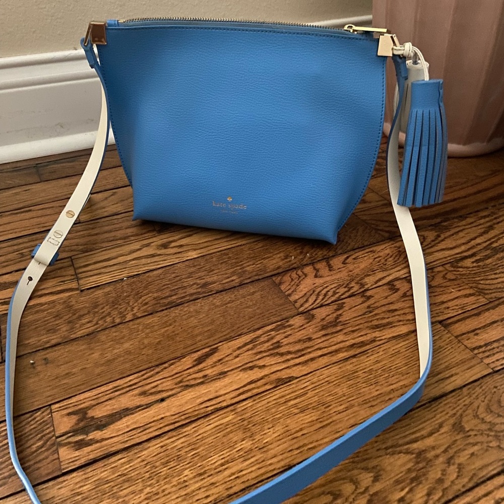 ✨Kate Spade cross body purse✨